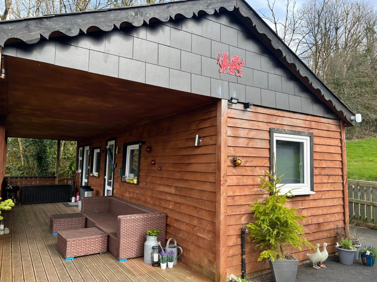 Llandybie Kabin In The Woods מראה חיצוני תמונה